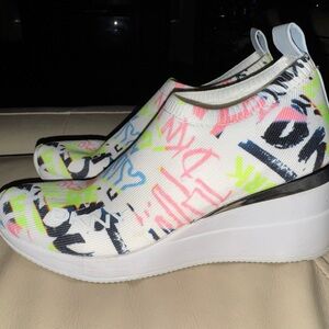 DKNY Colorful Graphic Women's Slip-On Sneakers
